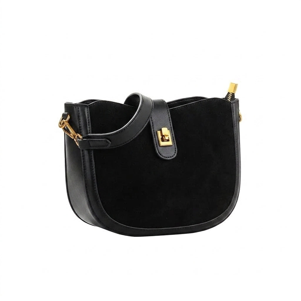 Matte Suede All-Season Shoulder Bag na cor black em fundo branco