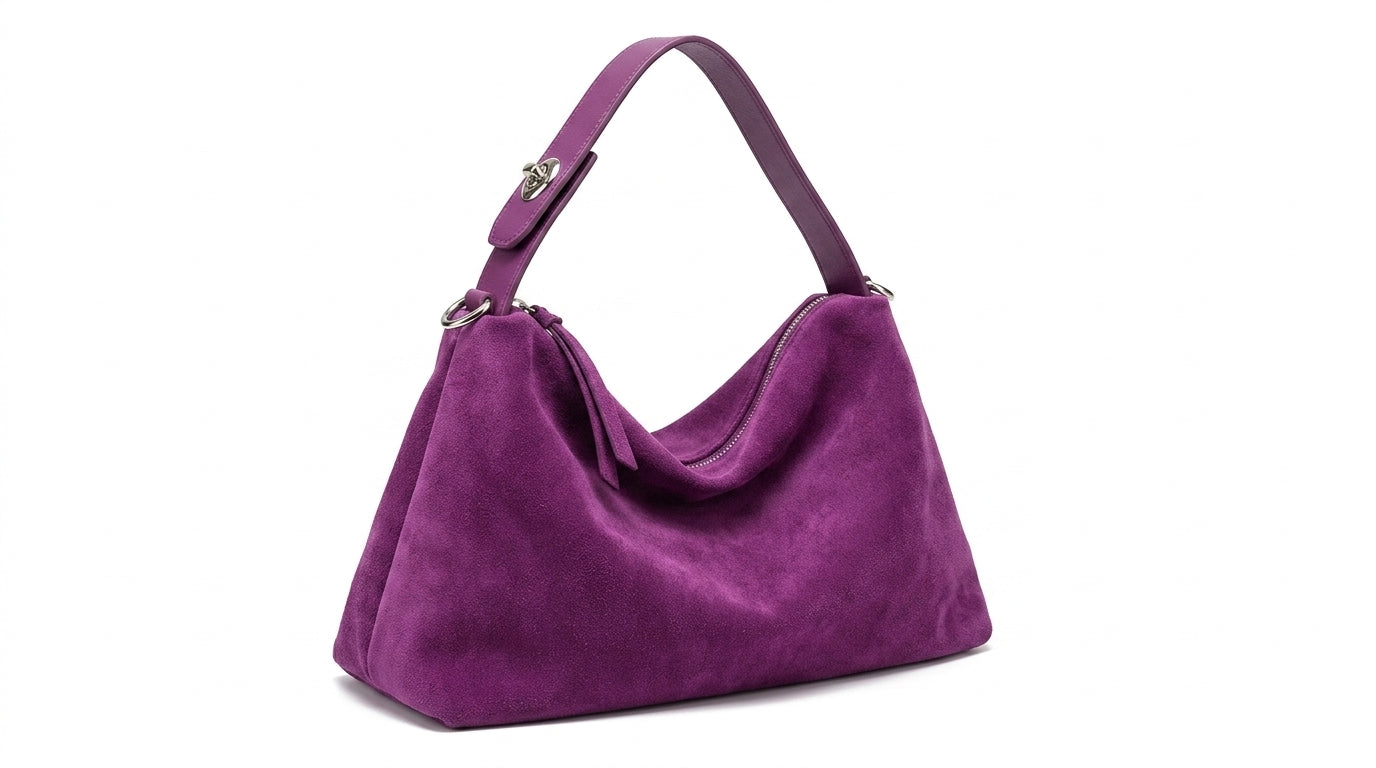 Matte Velvet Niche Shoulder Bag na cor Anemone purple em fundo branco