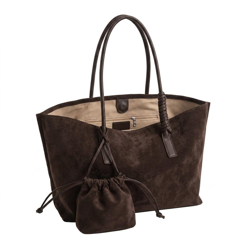 Matte Velvet Oversized Tote Bag em fundo branco