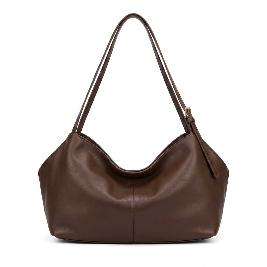 The Suede Boston Pillow Bag na cor coffee Leather em fundo branco