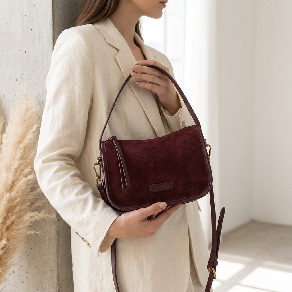Retro Matte Velvet Suede Bag em uso por modelo