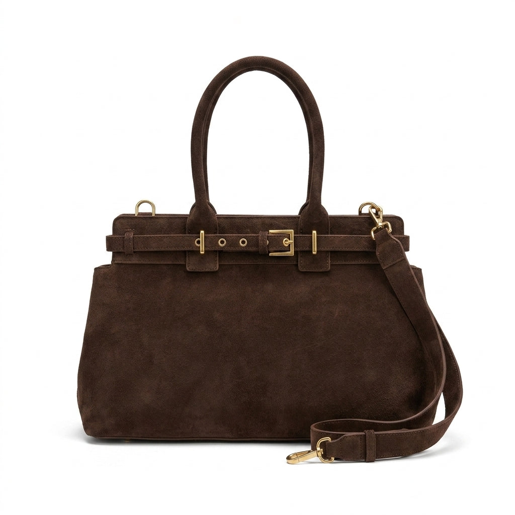 The Pure Suede Artisan Bag na cor Coffee em fundo branco