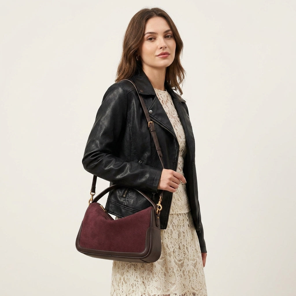 Vintage Matte Suede Grand Bag em uso por modelo