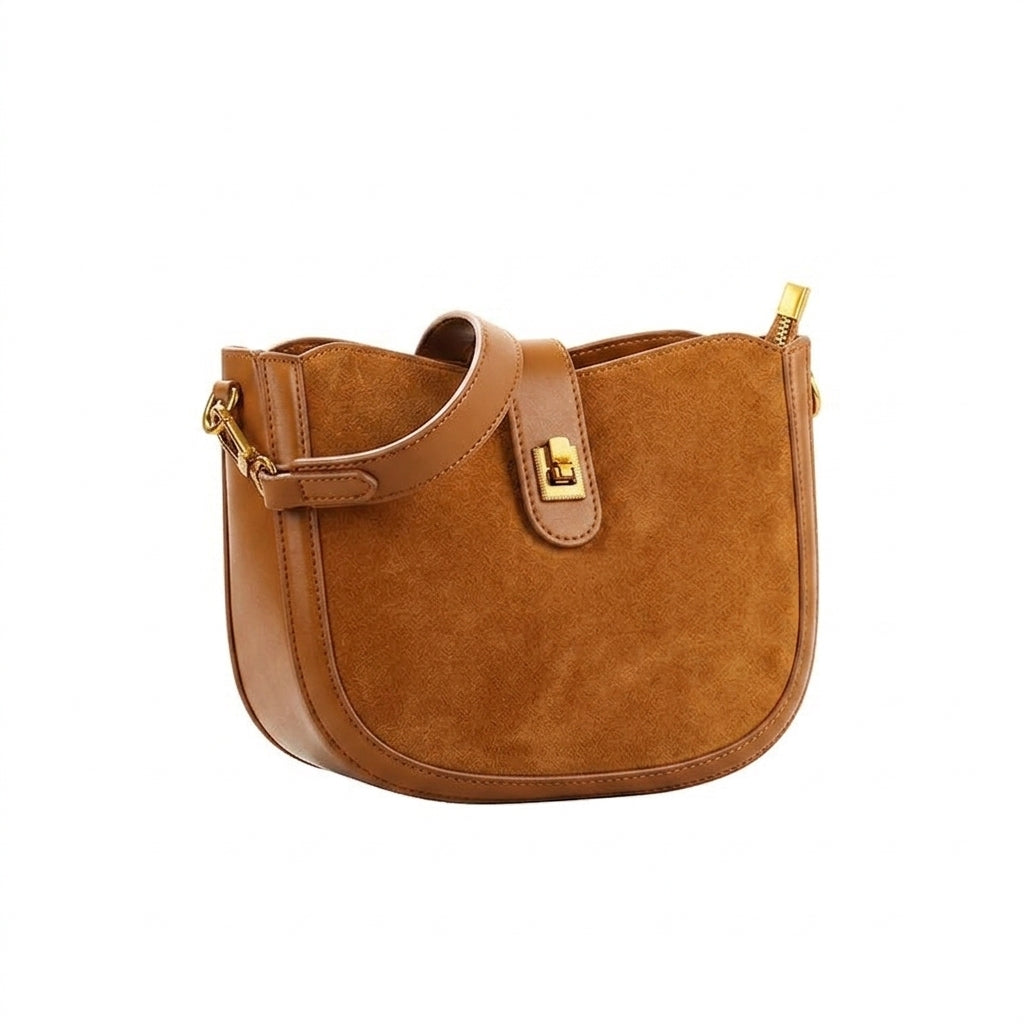 Matte Suede All-Season Shoulder Bag na cor Brown em fundo branco