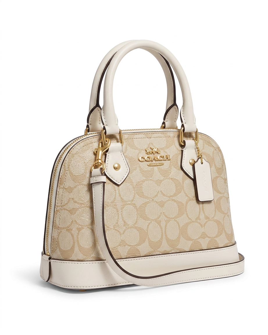 Retro Crossbody Shell Bag na cor White em fundo branco