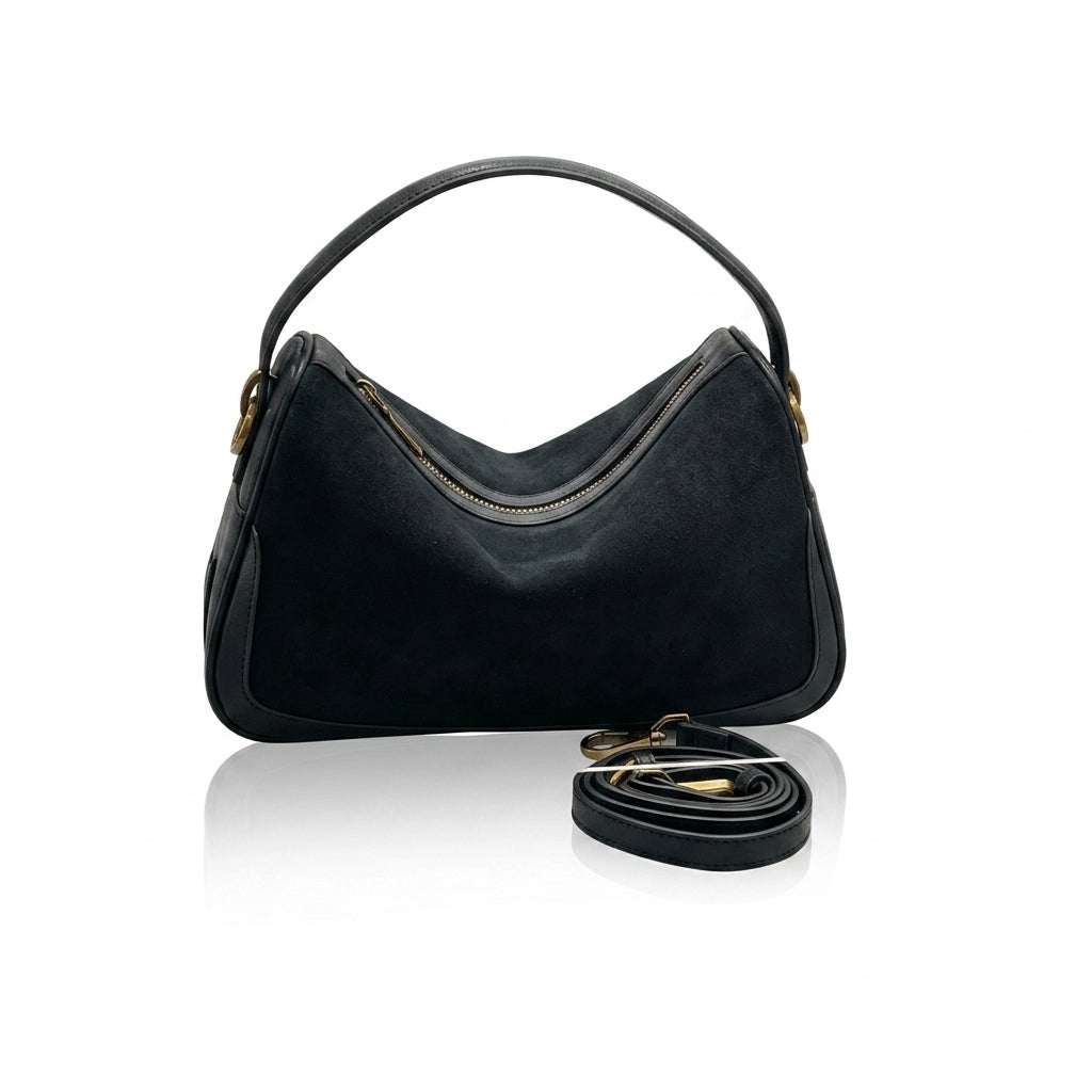 Vintage Matte Suede Grand Bag na cor flat black em fundo branco