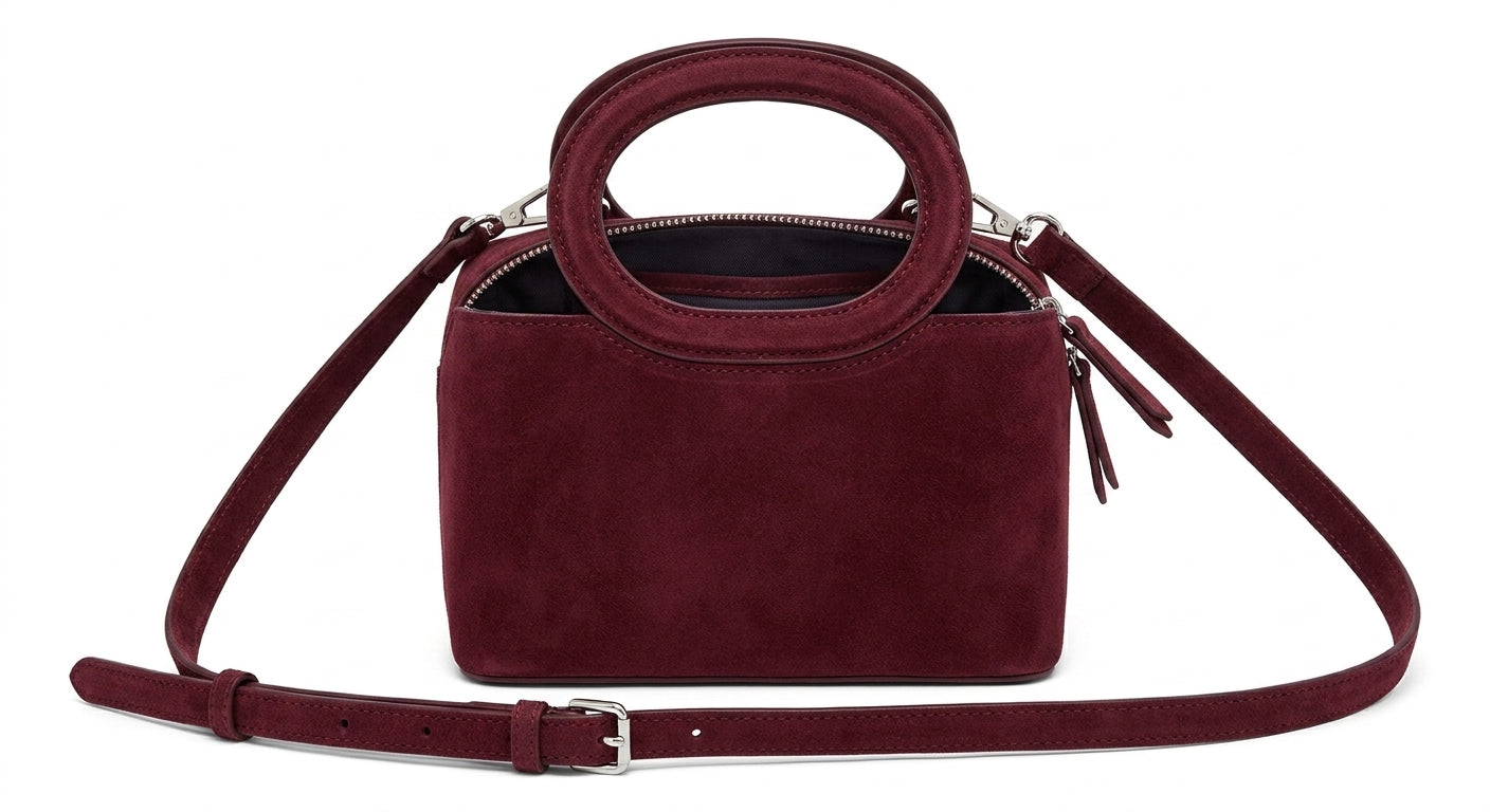 The Suede Mini Box Bag em fundo branco