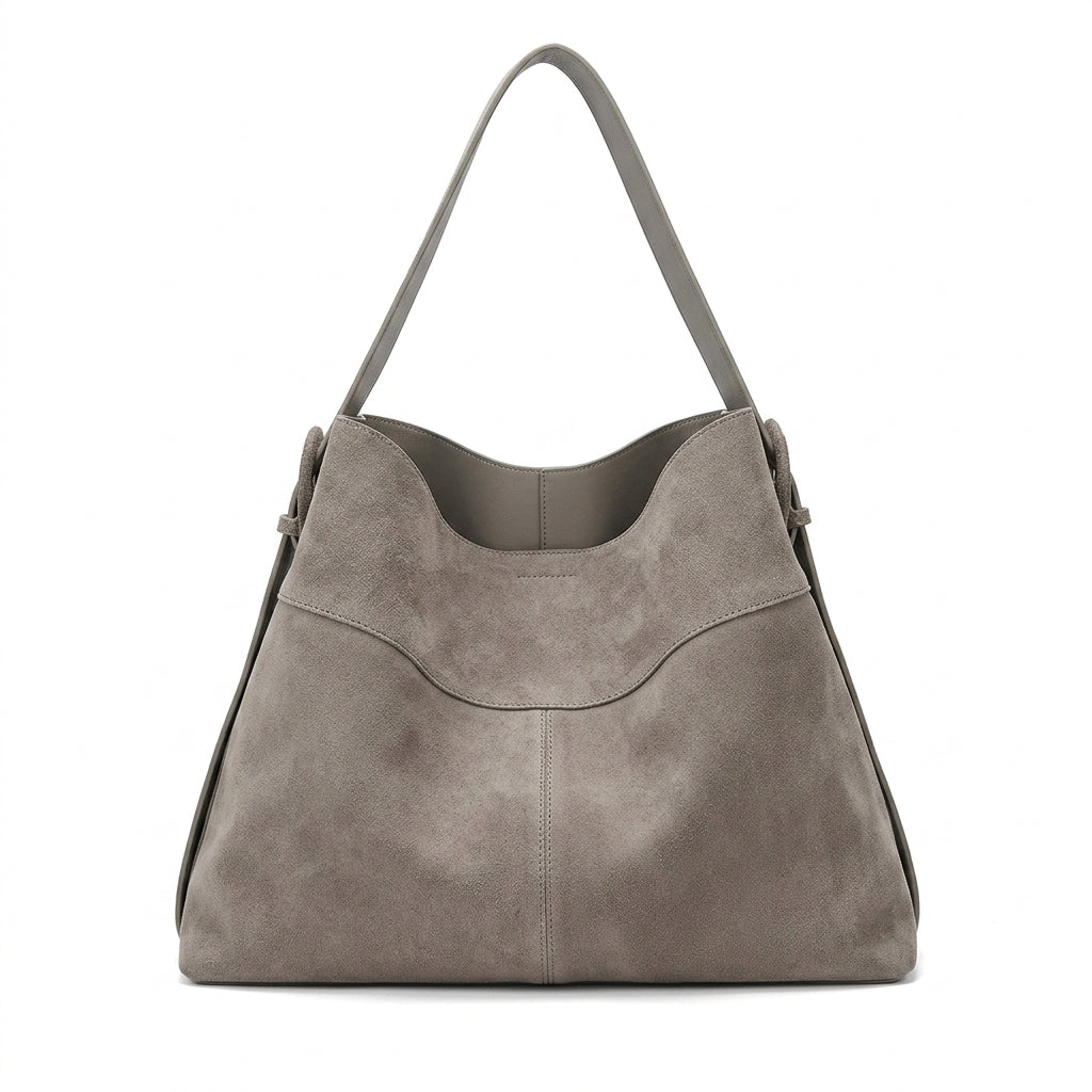 The Grand Suede Winter Bag na cor Gray em fundo branco