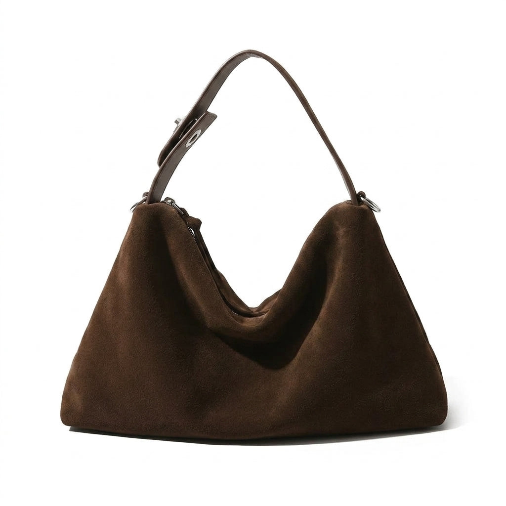 Matte Velvet Niche Shoulder Bag na cor Coffee em fundo branco