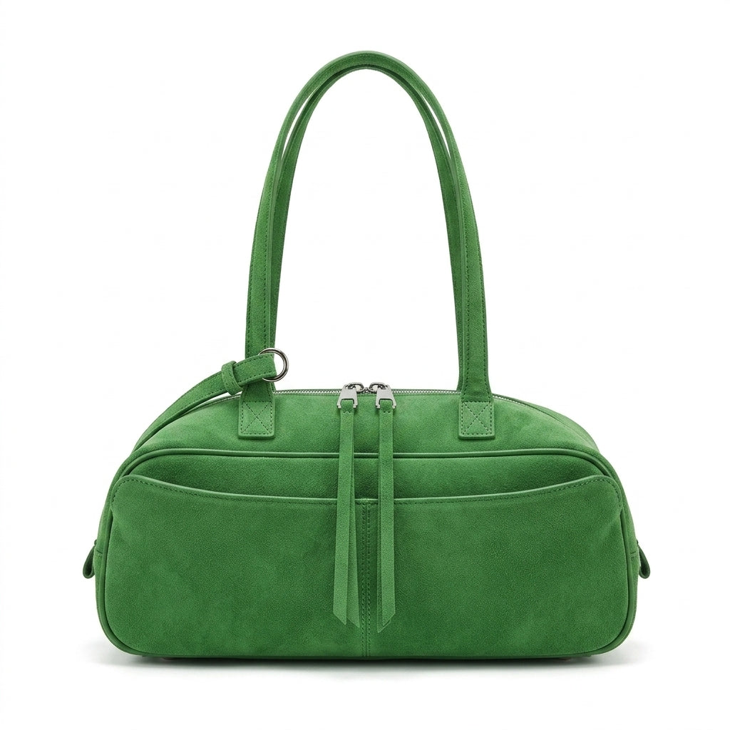 The Serene Suede Barrel Bag na cor grass green em fundo branco