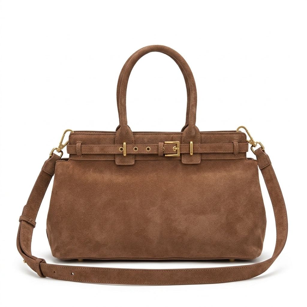 The Pure Suede Artisan Bag em fundo branco