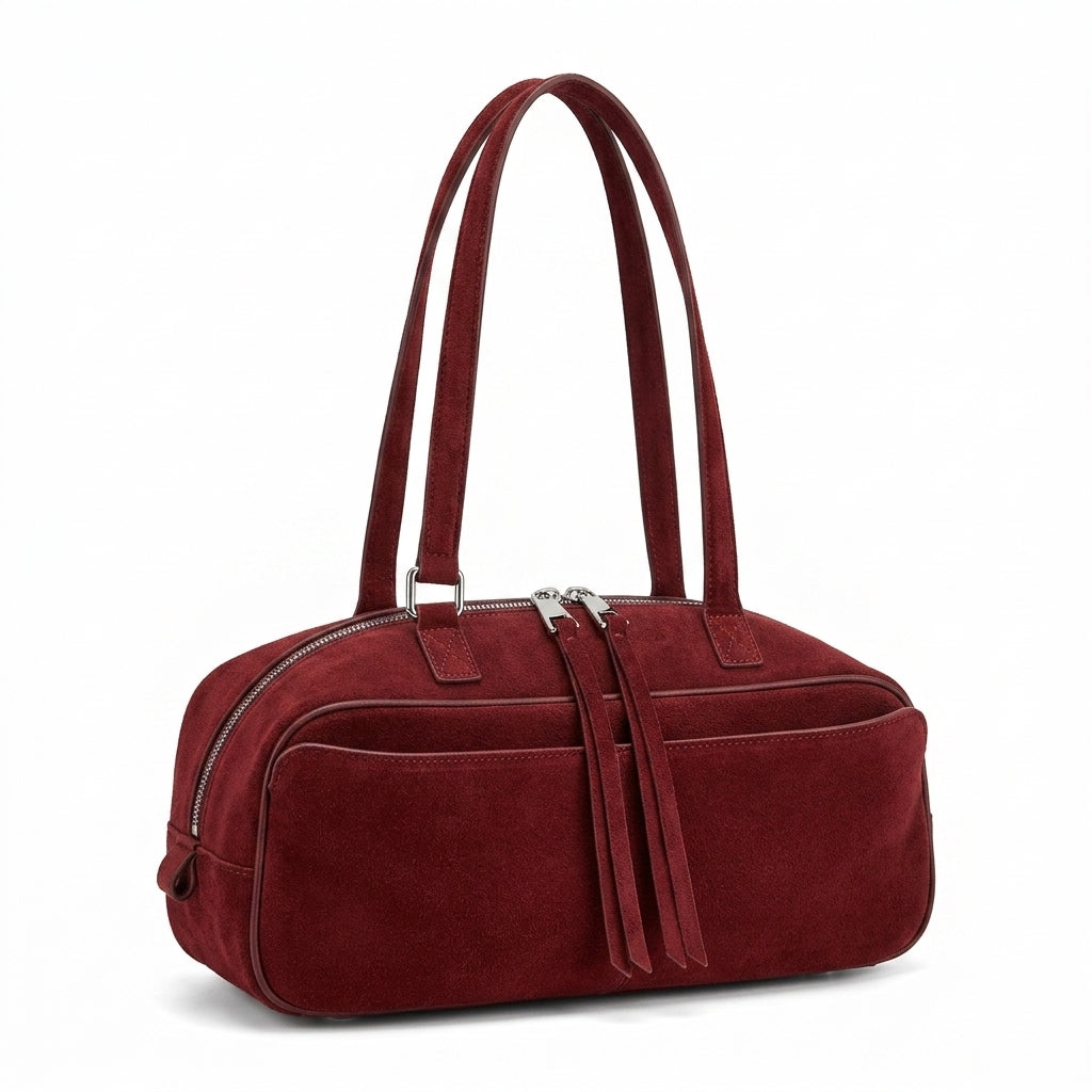 The Serene Suede Barrel Bag na cor red em fundo branco